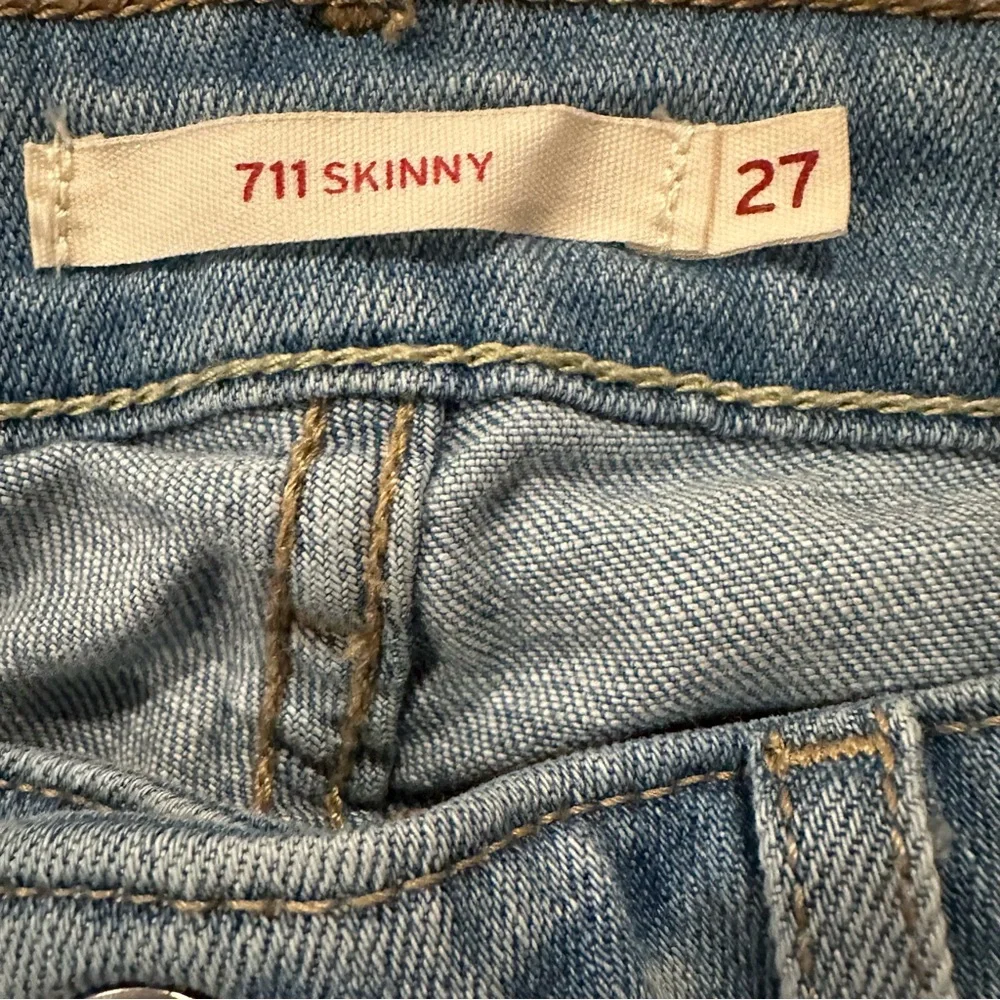 (Sold)Levi's 711 Skinny Jeans Women’s Size 27 Light Wash Mid Rise Stretch 27x 30 - Picture 9 of 12